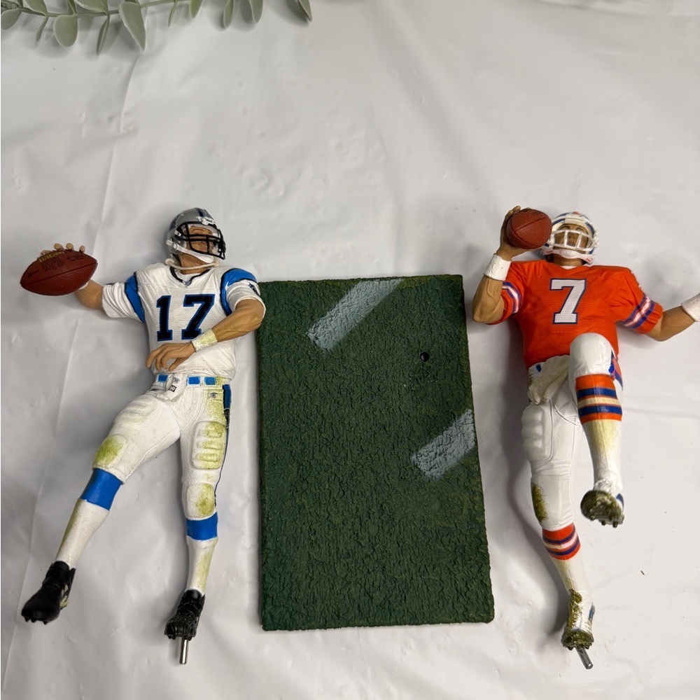 American Football Figurine — Elway and Delhomme (6–9 in) used, Action Figures